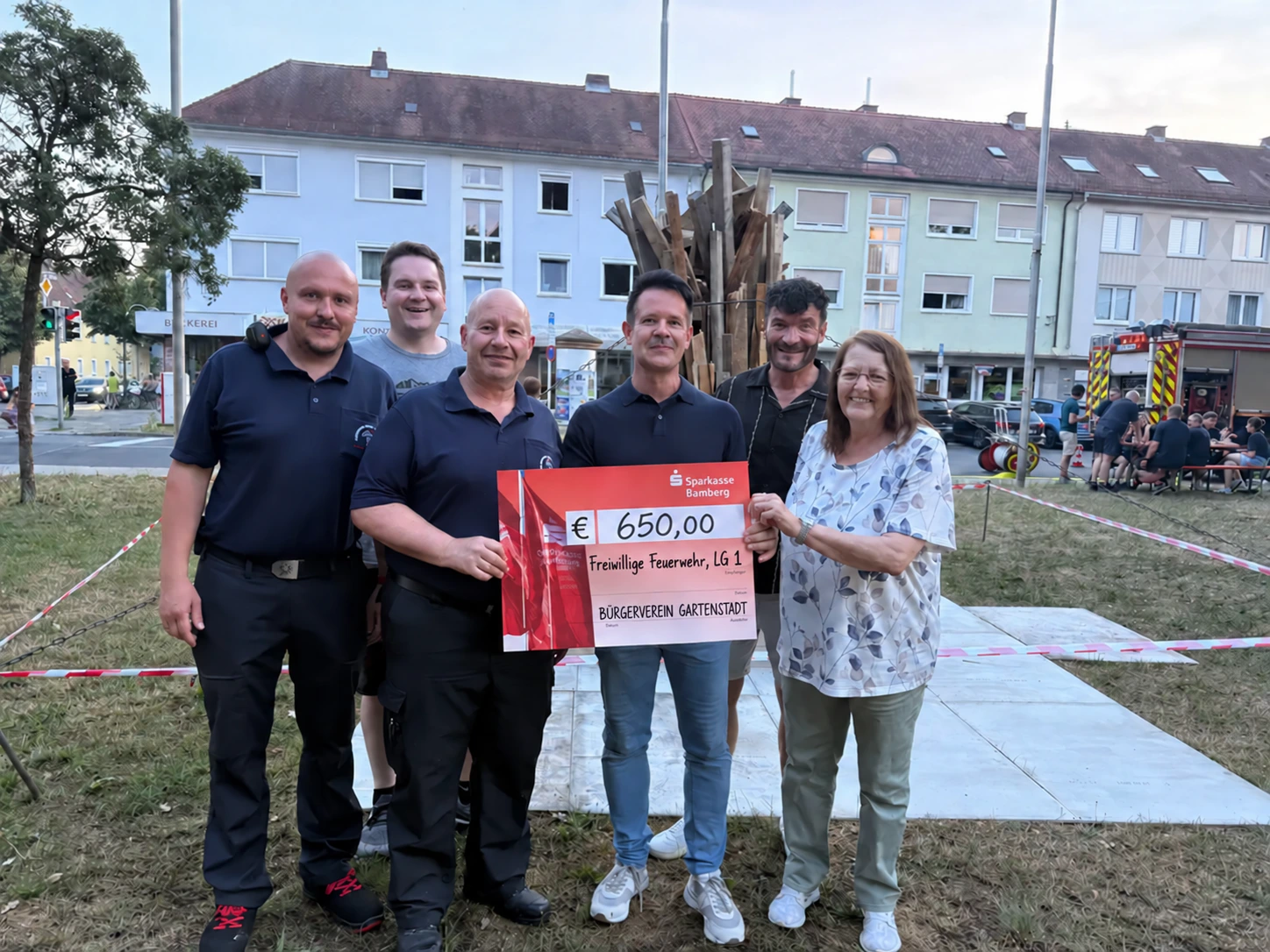 Spendenübergabe an die Freiwillige Feuerwehr Löschgruppe 1 am Gartenstädter Markt