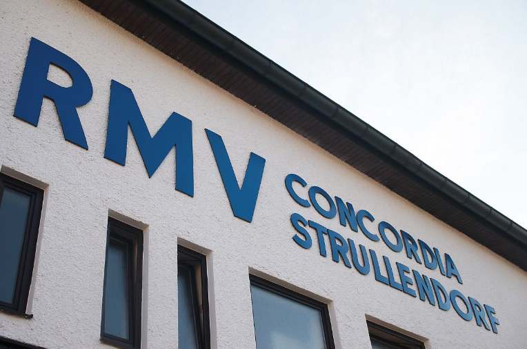 Schriftzug des RMV Concordia Strullendorf am Vereinsgebäude