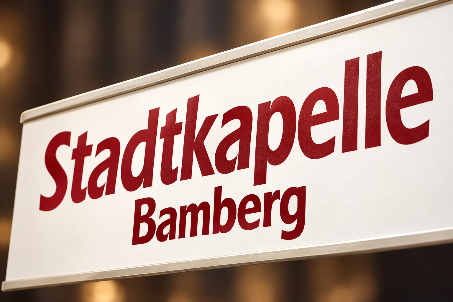 KI-generierte Illustration eines Schildes mit dem Schriftzug Stadtkapelle Bamberg